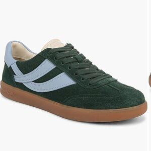 NWB Vince Oasis Sneaker